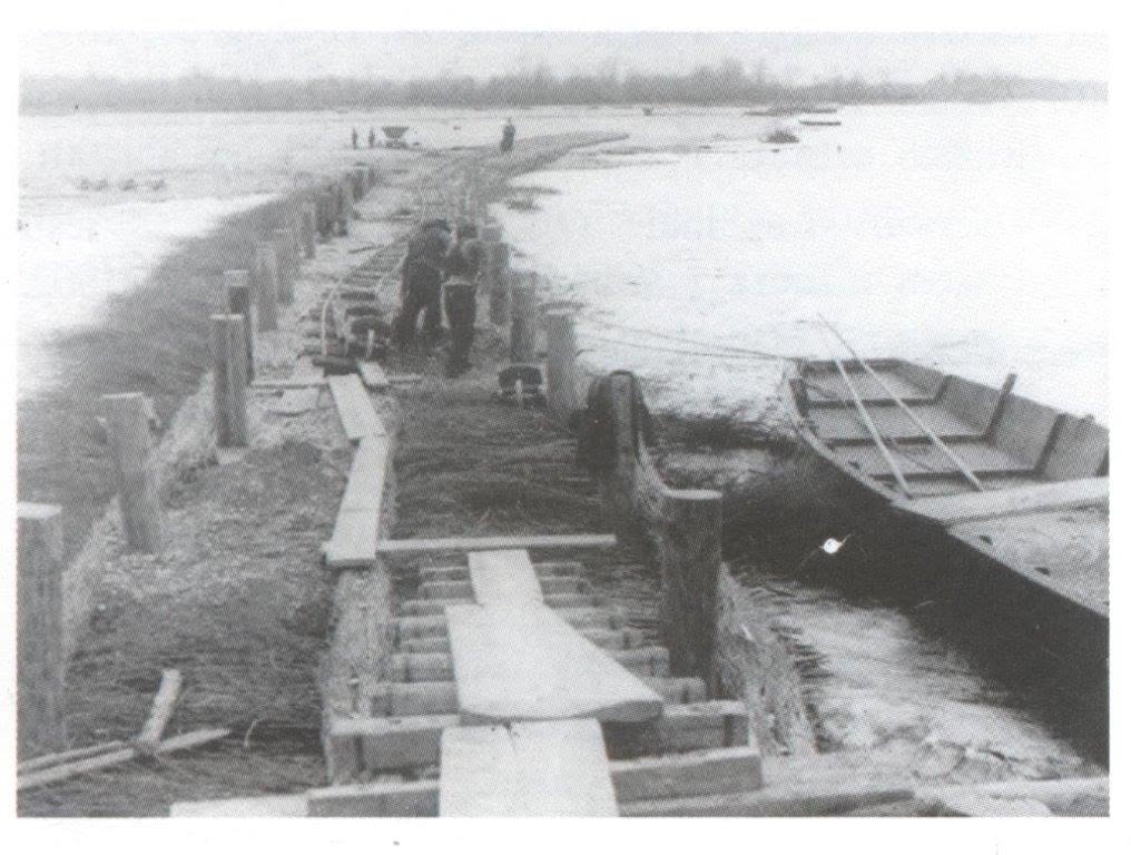 Izgradnja savskog nasipa oko Mićevca 1927. godine (Foto Franjo Abramović)